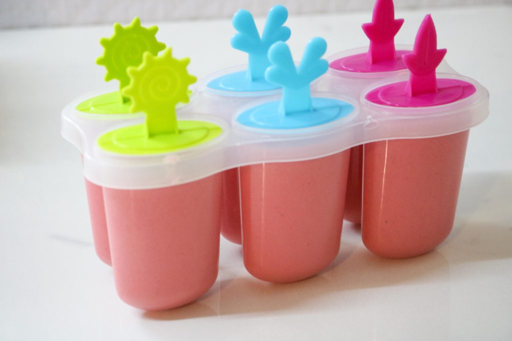 Pour mixture into the popsicle molds